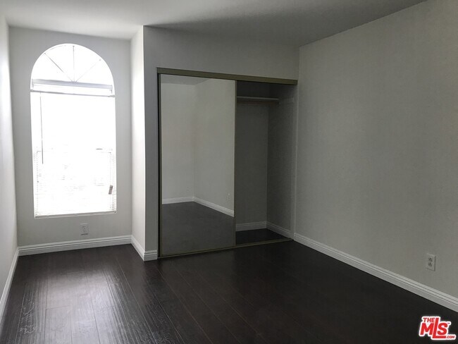 Building Photo - 4750 Templeton St