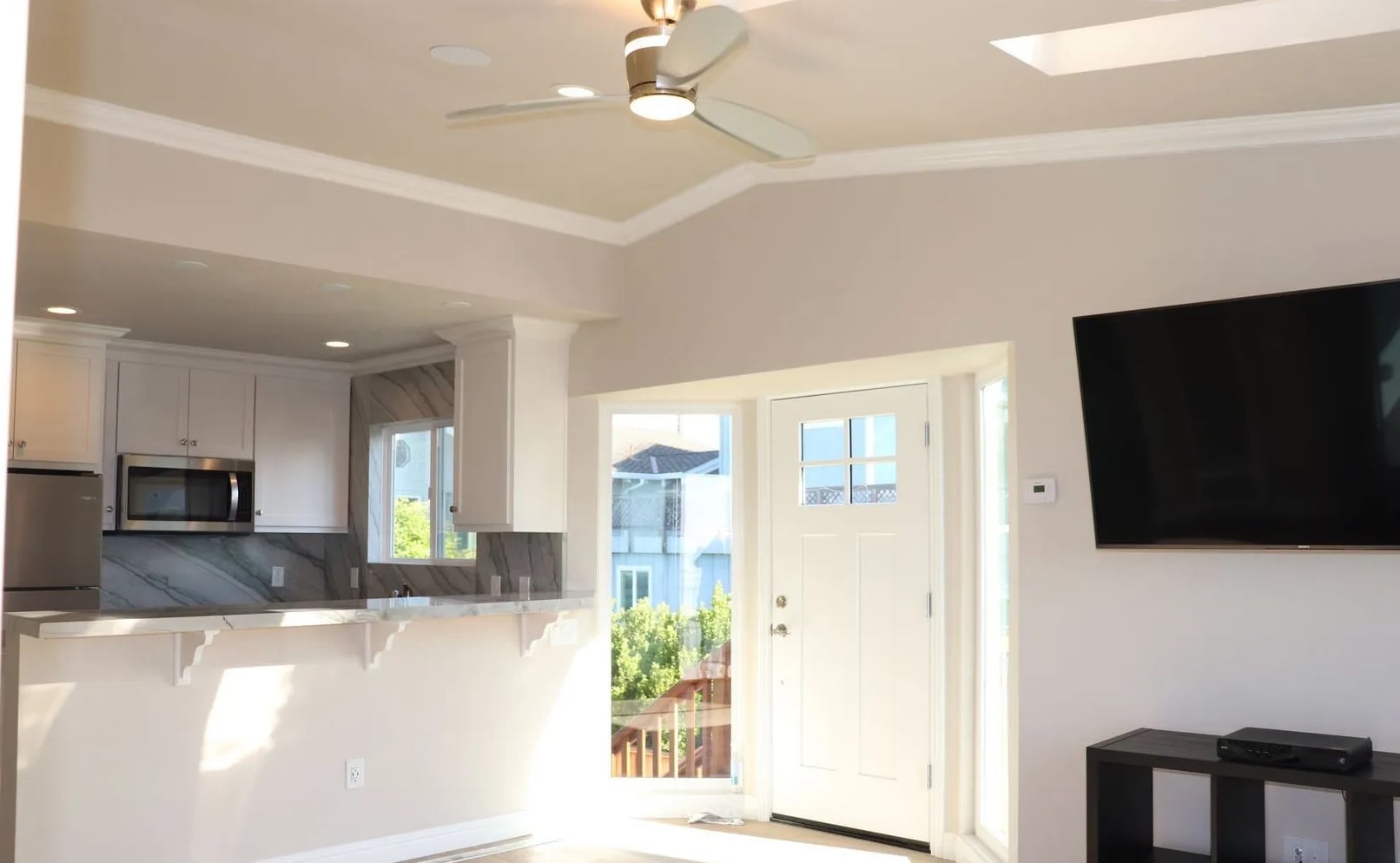 Building Photo - 902 W Cliff Dr