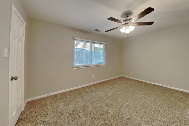 Building Photo - 1315 Forest Hollow Dr