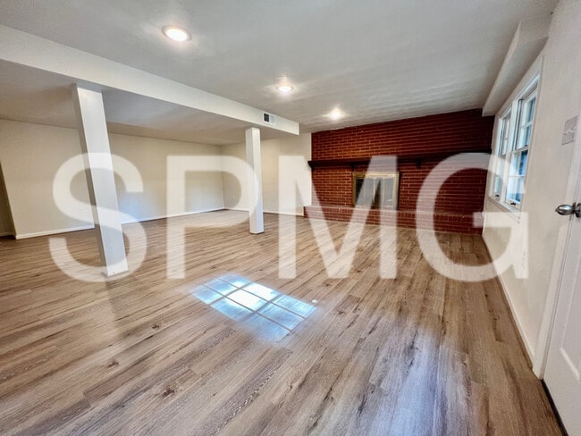 Building Photo - 1662 Barnett Rd NW