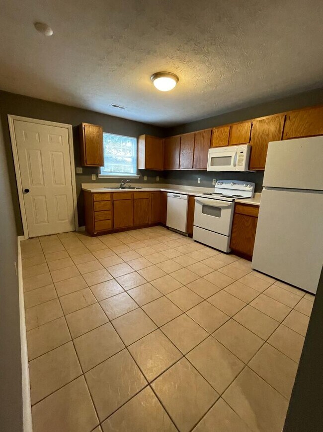 Building Photo - 203 Maple Leaf Ln