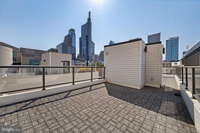 Building Photo - 2106 Spring St