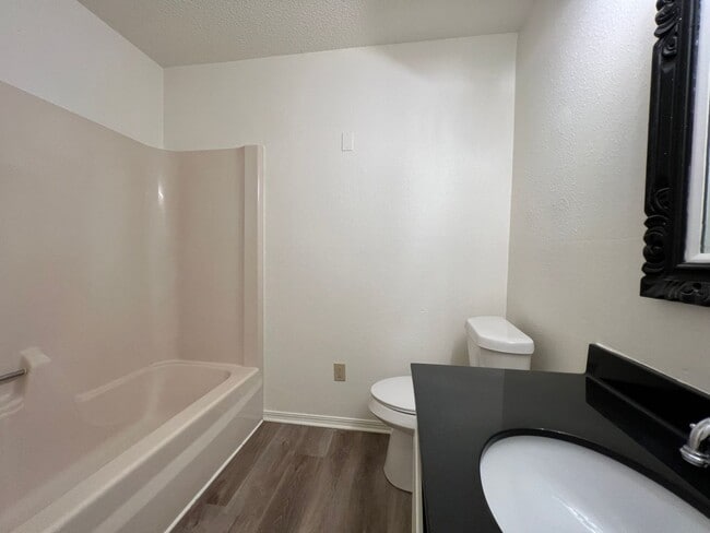 Building Photo - 3 Bedroom/2 Bathroom Home with Covered Pat...