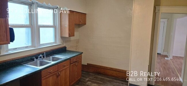Building Photo - 999 Collinwood Ave