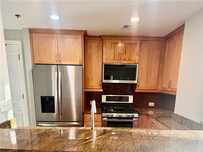 Building Photo - 3338 Peachtree Rd NE