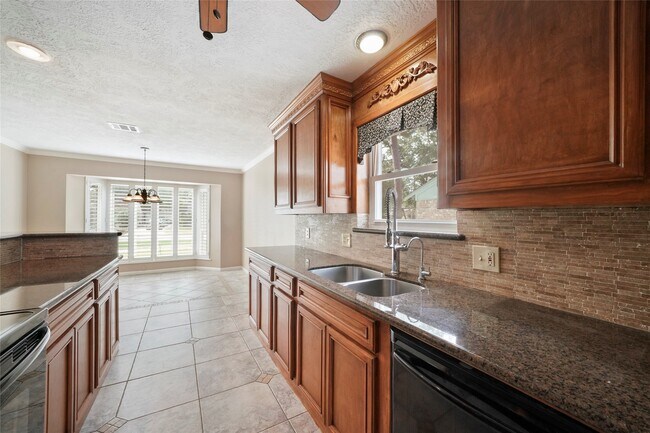 Building Photo - 28914 Pine Hill Dr