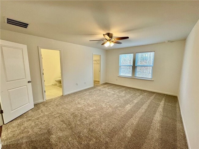 Building Photo - 3012 Orwell Dr SE