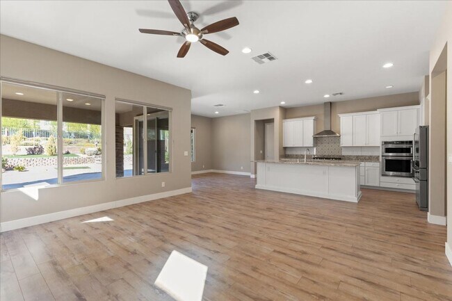 Building Photo - Lovely Home!