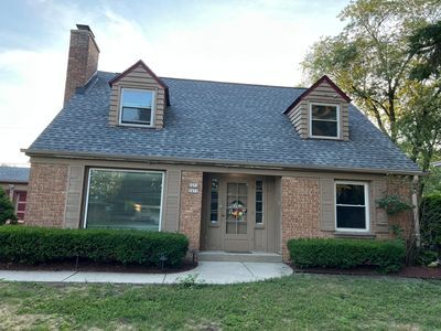 Well maintained upper 2 bedroom - 2451 N 114th St