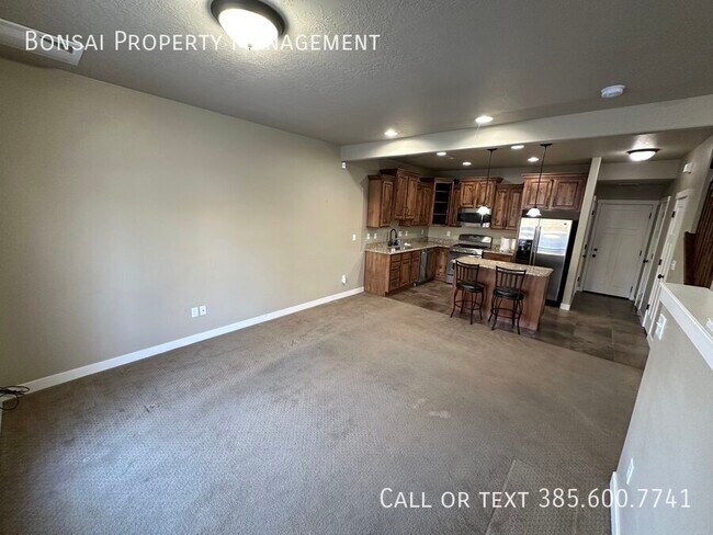 Building Photo - 3711 Summer Heights Dr