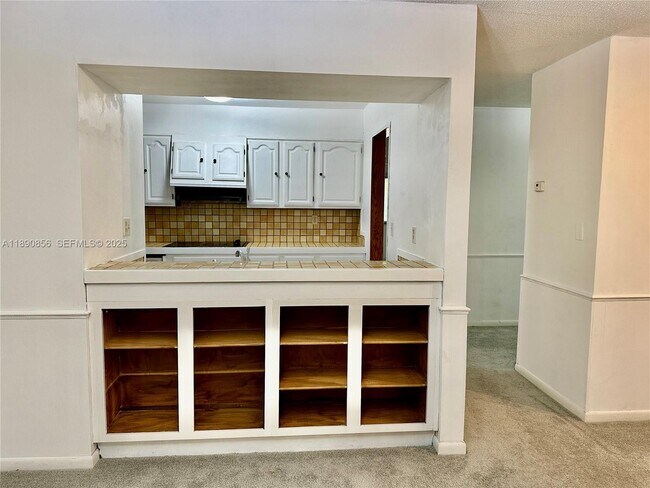 Building Photo - 2816 SW 14th Dr