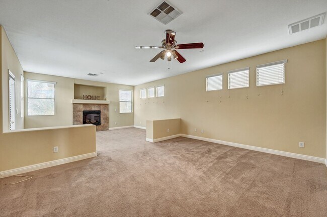 Building Photo - 4 Bedroom in Aliante
