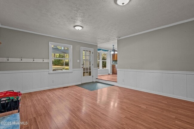 Building Photo - 215 Canterbury Rd