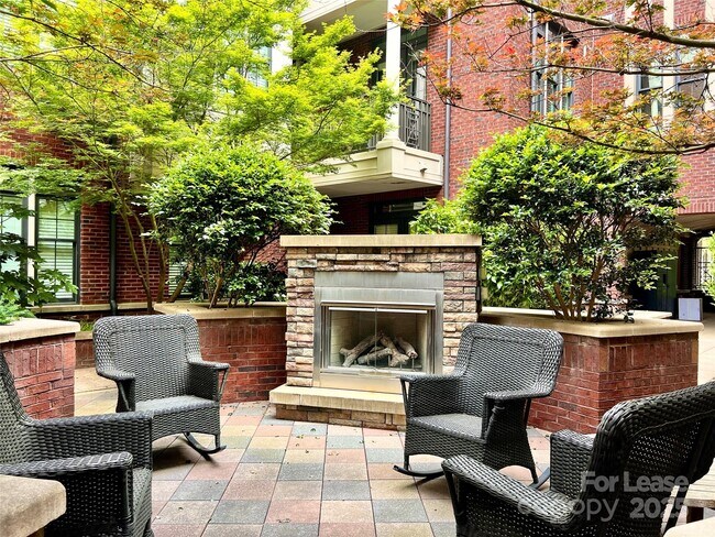 Building Photo - 2810 Selwyn Ave