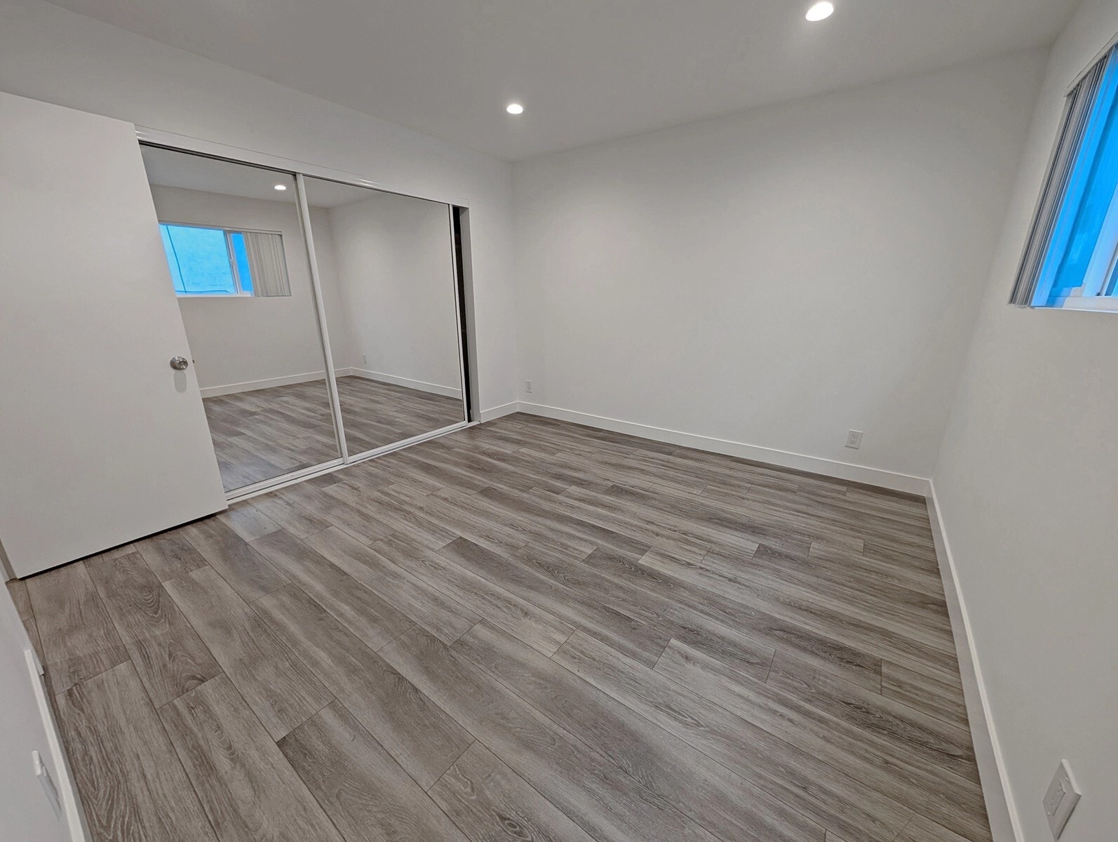 Building Photo - 739 N Sweetzer Ave