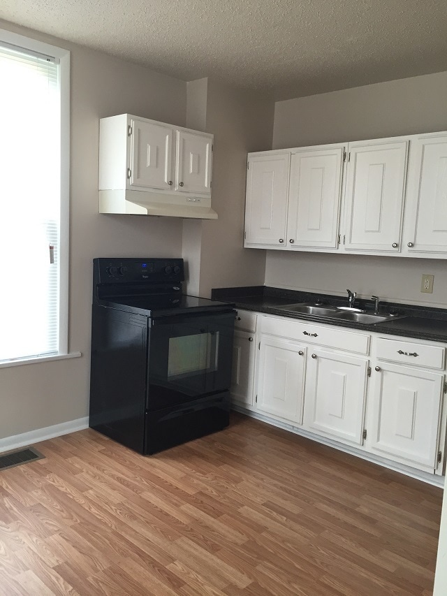 Building Photo - 836 Dewey Ave