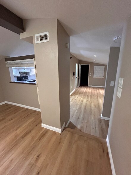 Building Photo - 1388 Hartsdale Dr