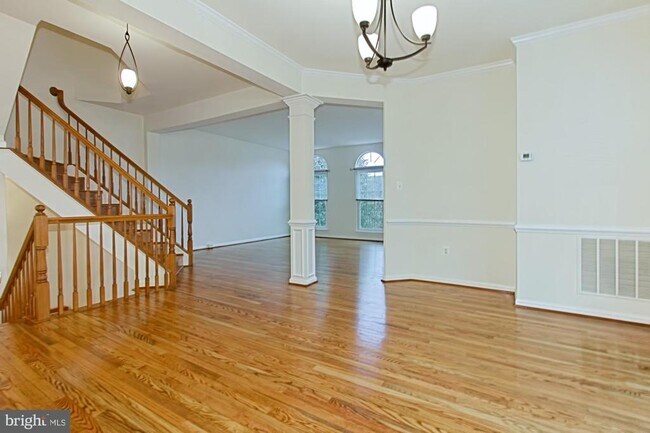 Building Photo - 20748 Hollow Falls Terrace