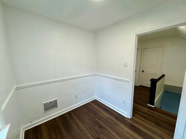 Building Photo - Adorable 2 Bed 1 Bath Home in Brookline W/dedicated office/library space!