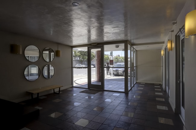 Building Photo - Luxurious Live/Work Loft in great DogPatch...
