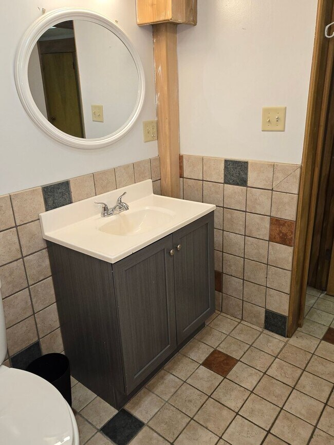 Building Photo - 132 Corll St