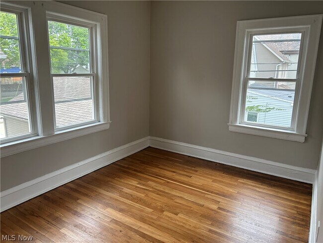 Building Photo - 1311 W 69th St