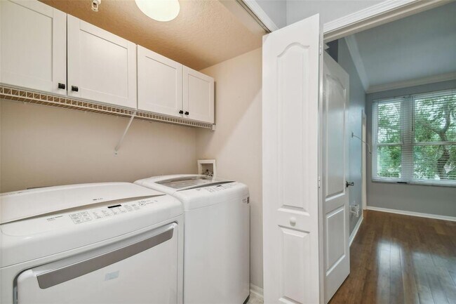 Building Photo - 3183 Bayshore Oaks Dr