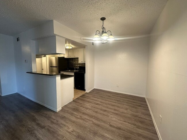 Building Photo - Charming 2-Bed Unit in Dallas! Community p...