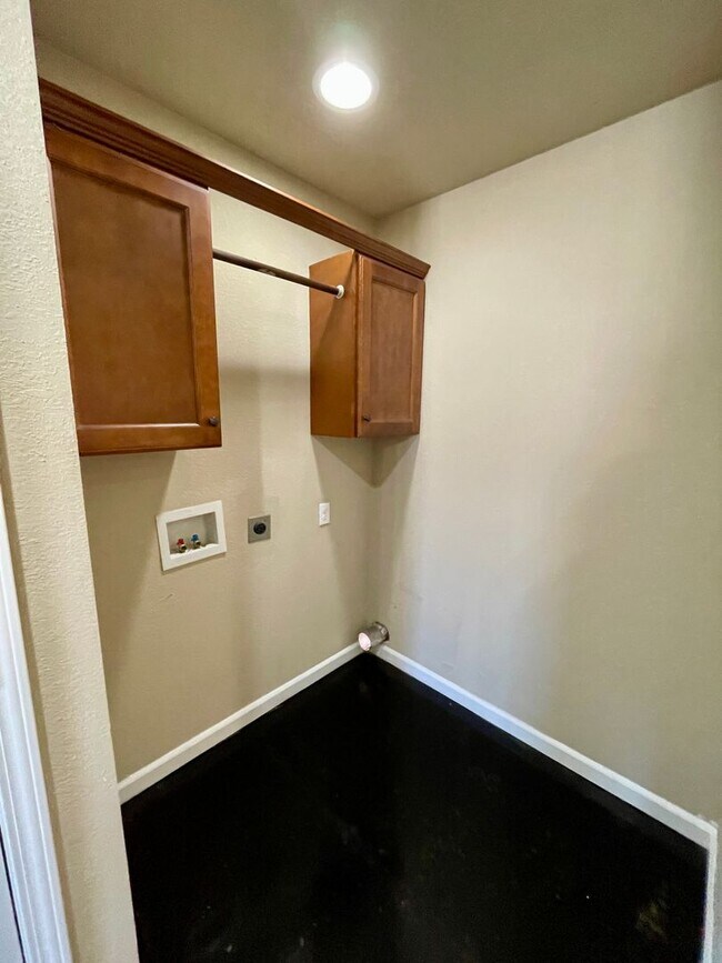 Building Photo - 5306 Apt Dr