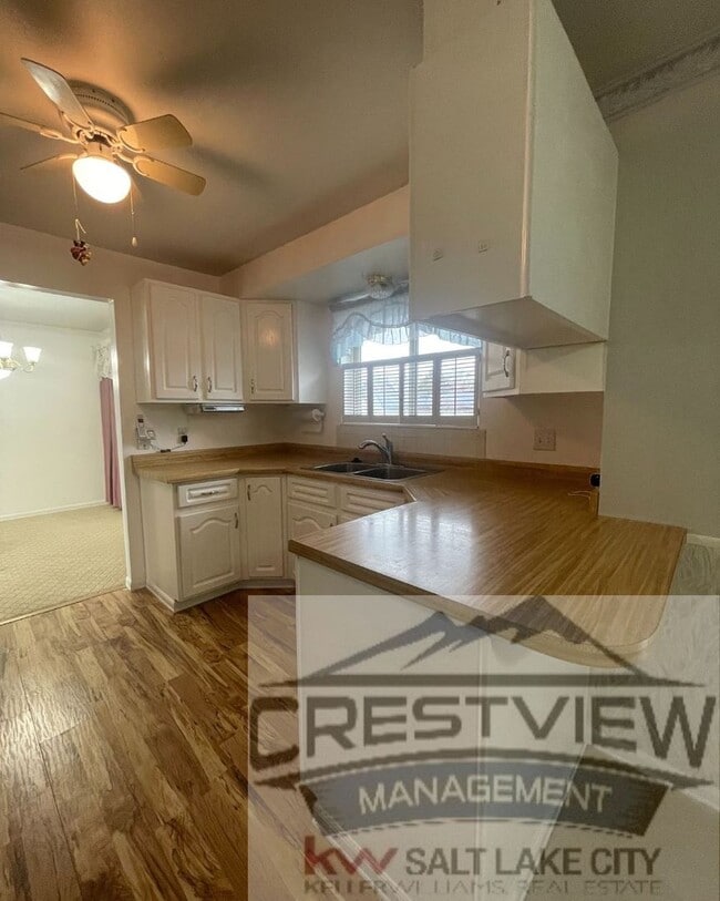 Building Photo - Charming East Sandy Home in a Prime Location