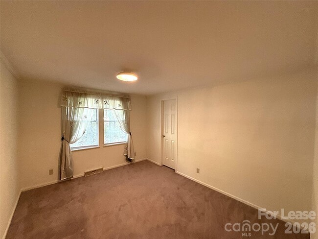 Building Photo - 2039 Vista Rd