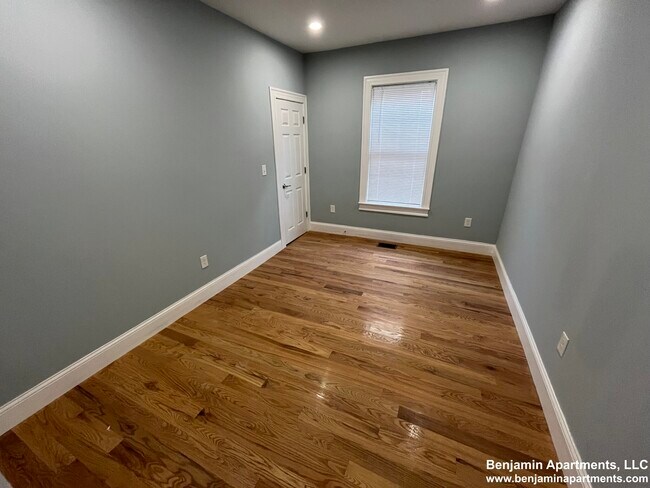 Building Photo - 374 Oxford St