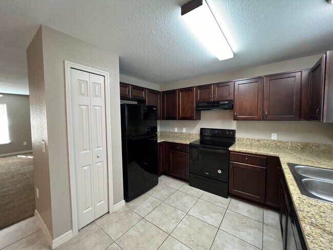 Building Photo - AMAZING 3 BD/2BA Home in Beautiful Ocala!!!