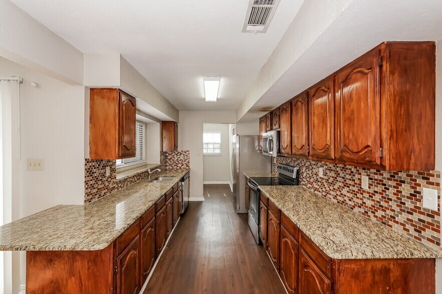 Building Photo - 3009 Joymeadow Dr