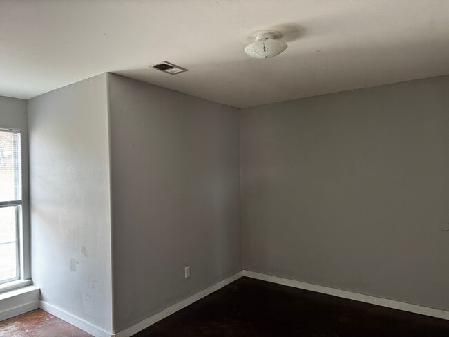 Building Photo - 111 Nikki Dr