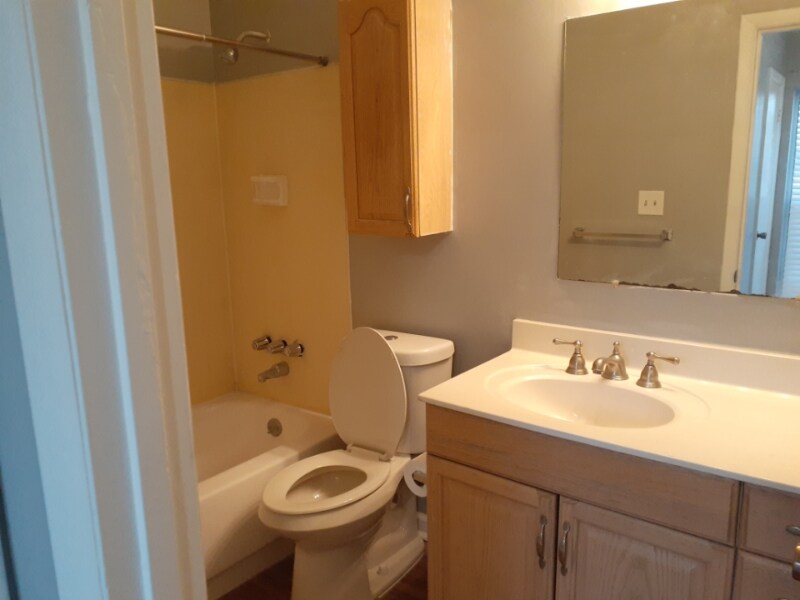 Building Photo - 170 Governors Dr