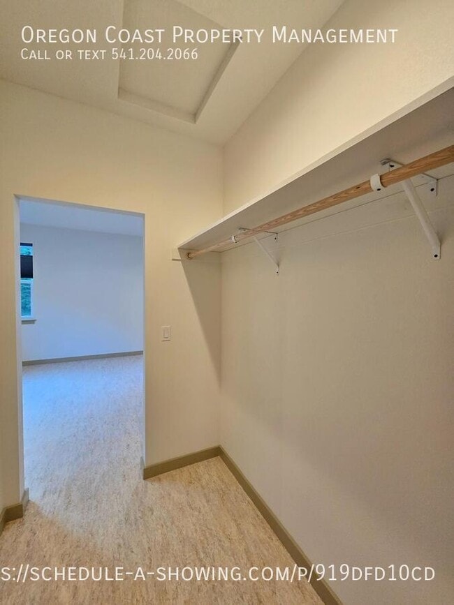 Building Photo - 471 Overlook Dr