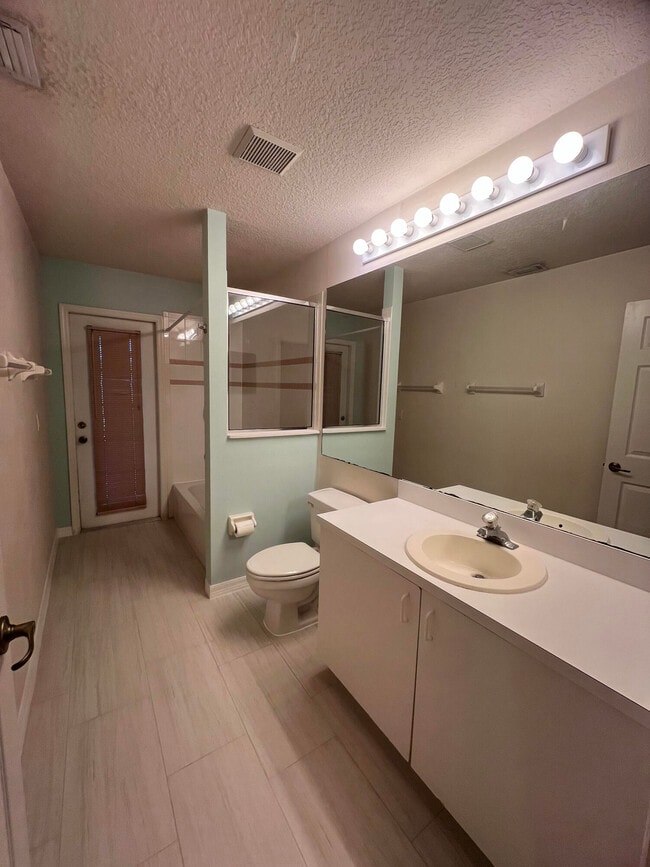 Building Photo - 1851 Abbeyridge Dr