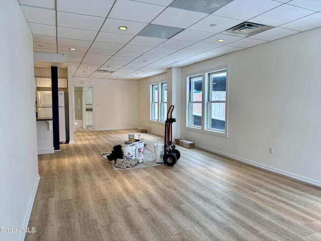 Building Photo - 433 Broadway