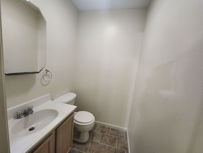 Building Photo - 2 Bedroom Duplex - *Pets Welcome!