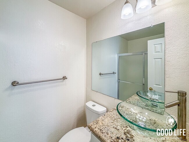 Building Photo - Bright 2BD/2BA Condo in Golden Hill with In-Unit Laundry & Tandem Parking