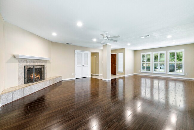 Building Photo - 7433 N 5th St