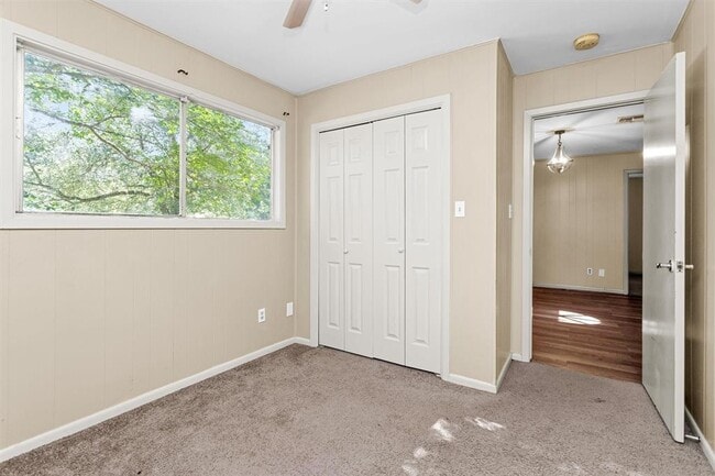Building Photo - 4967 Lazy Ln