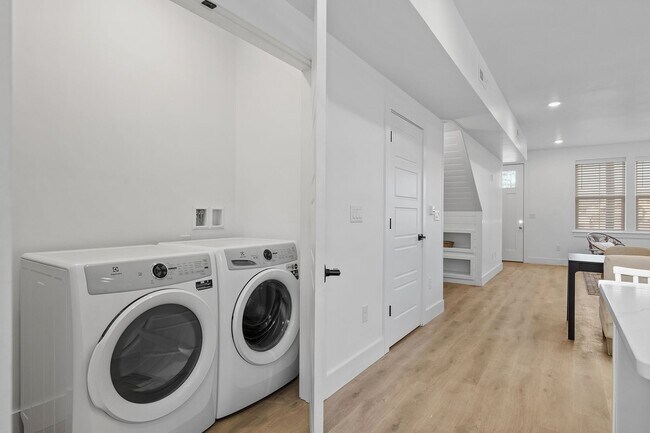 Building Photo - 1758 S Highland Park Ave