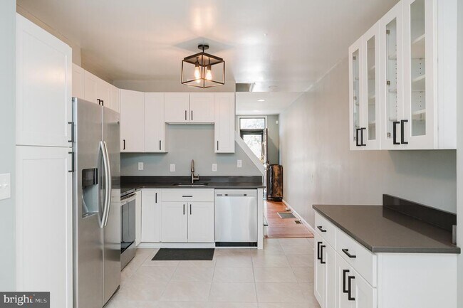 Building Photo - 917 Baylis St