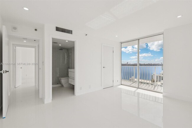 Building Photo - 7601 E Treasure Dr