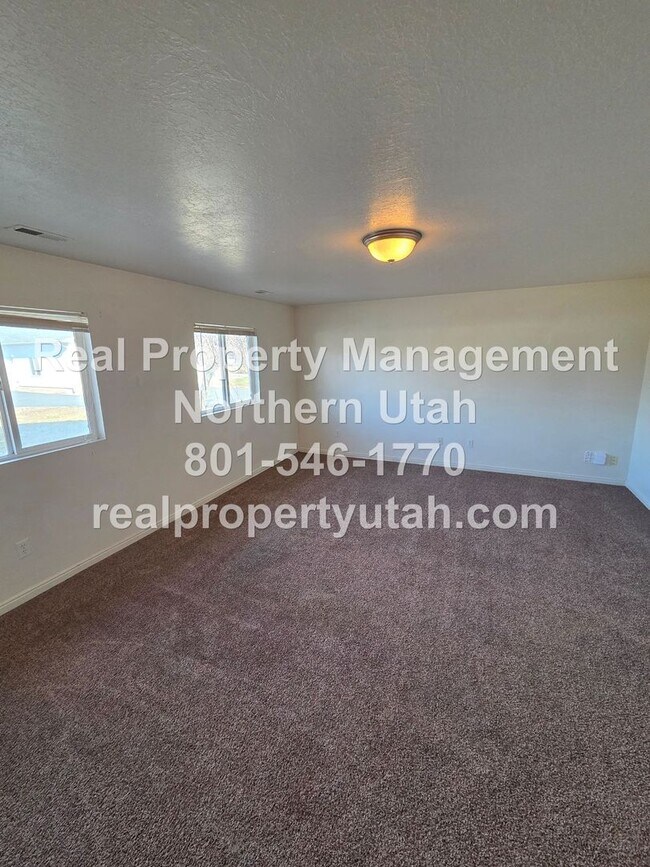 Building Photo - 544 W 2700 S