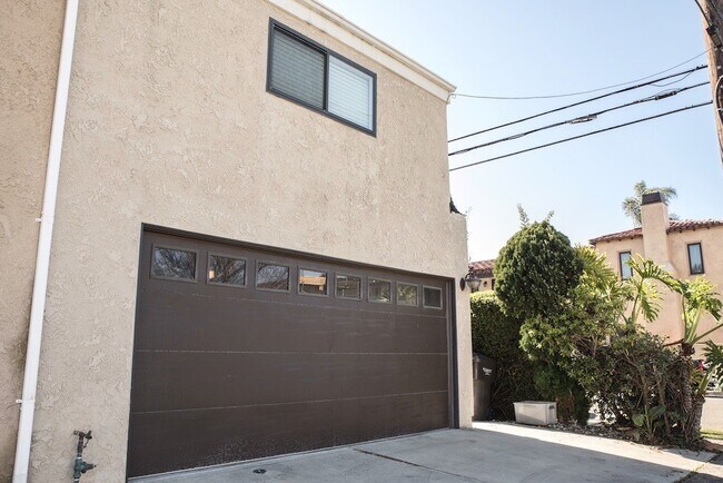 Building Photo - 601 12th St