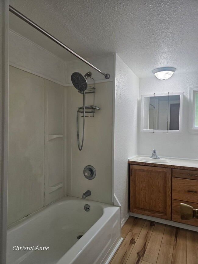 Building Photo - 2 bedroom outside of town!