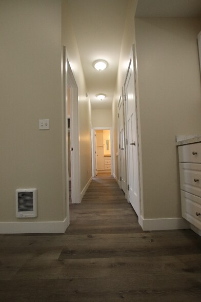 Building Photo - 527 Hillsdale St